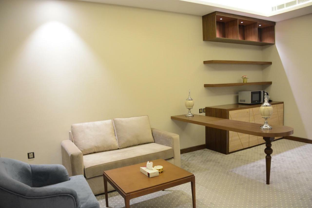 الايوان للاجنحة الفندقية E1 Hotel Al Kharj Ngoại thất bức ảnh