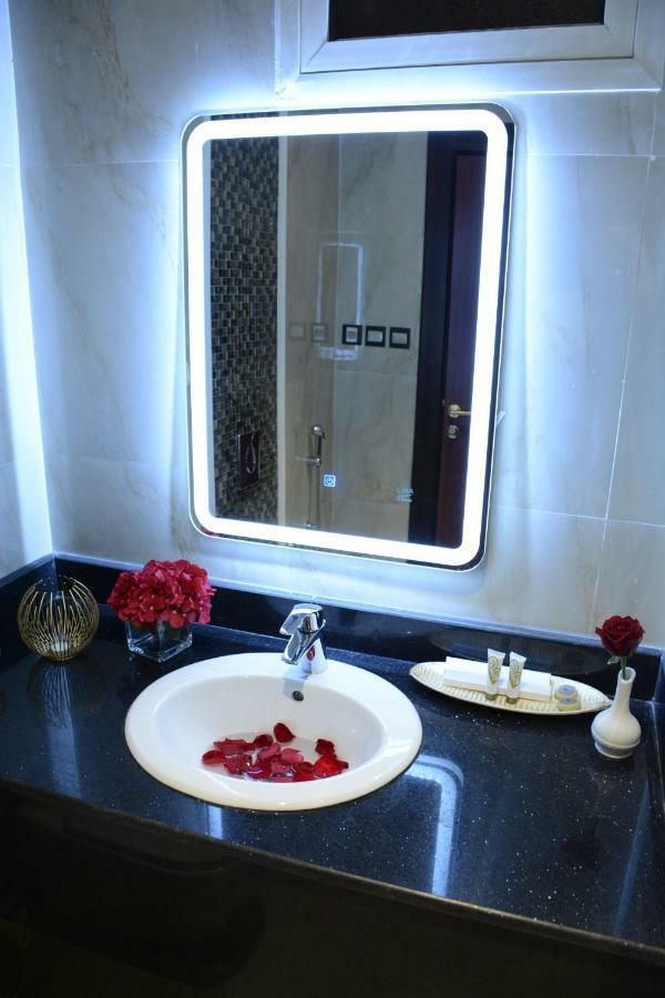 الايوان للاجنحة الفندقية E1 Hotel Al Kharj Ngoại thất bức ảnh