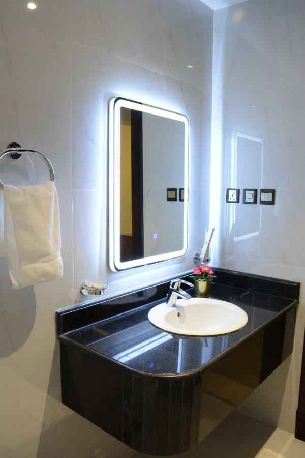 الايوان للاجنحة الفندقية E1 Hotel Al Kharj Ngoại thất bức ảnh